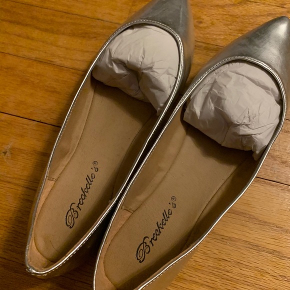 Silver pointy flats- never worn - Picture 2 of 4